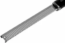 Râpe Microplane Premium Classic, Noir 10 Râpe Microplane Premium Classic, Noir -Victorinox Soldes MP46020 02 microplane premium classsic rasp zwart mp46020 d2