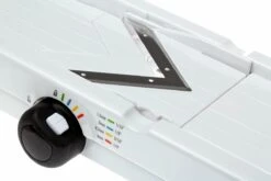 Mandoline OXO V-blade, 1071480 -Victorinox Soldes OXO1071480 03 oxo v blade mandoline oxo1071480 d4